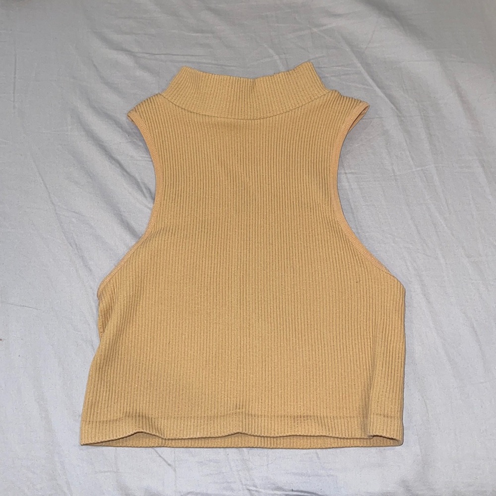 NWT Turtle neck cropped tank